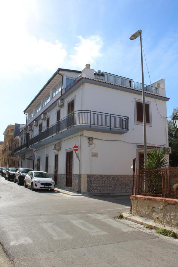 La Stanza Vicino Al Mare , Una Camera Da Letto E Bagno Con Balcone Vista Mare Apartment Balestrate Luaran gambar