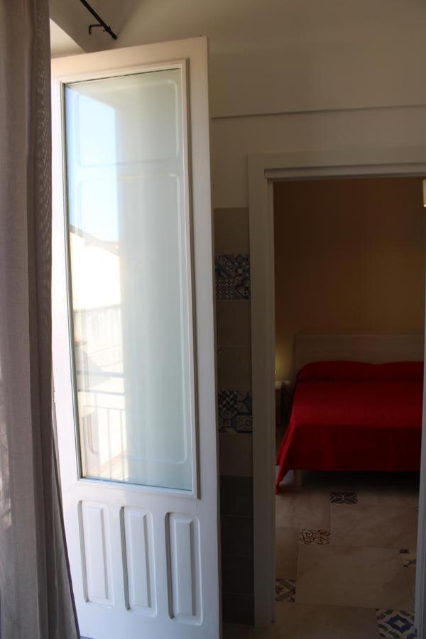 La Stanza Vicino Al Mare , Una Camera Da Letto E Bagno Con Balcone Vista Mare Apartment Balestrate Luaran gambar