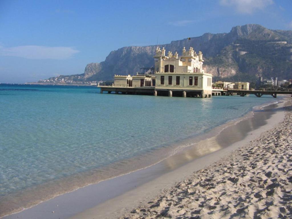 La Stanza Vicino Al Mare , Una Camera Da Letto E Bagno Con Balcone Vista Mare Apartment Balestrate Luaran gambar