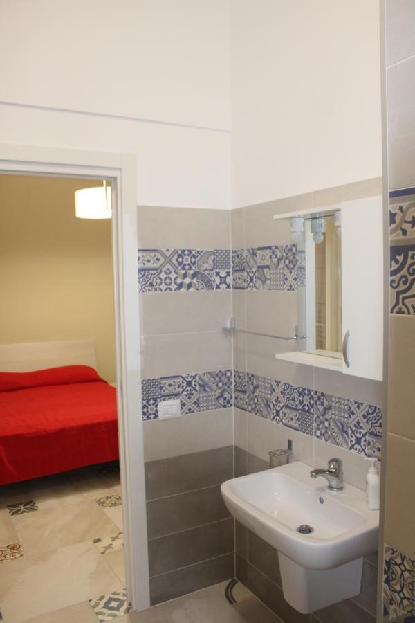 La Stanza Vicino Al Mare , Una Camera Da Letto E Bagno Con Balcone Vista Mare Apartment Balestrate Luaran gambar